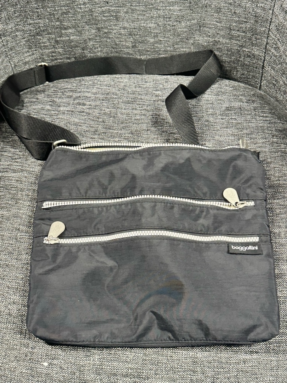Baggallini Black Nylon Messenger Crossbody Bag